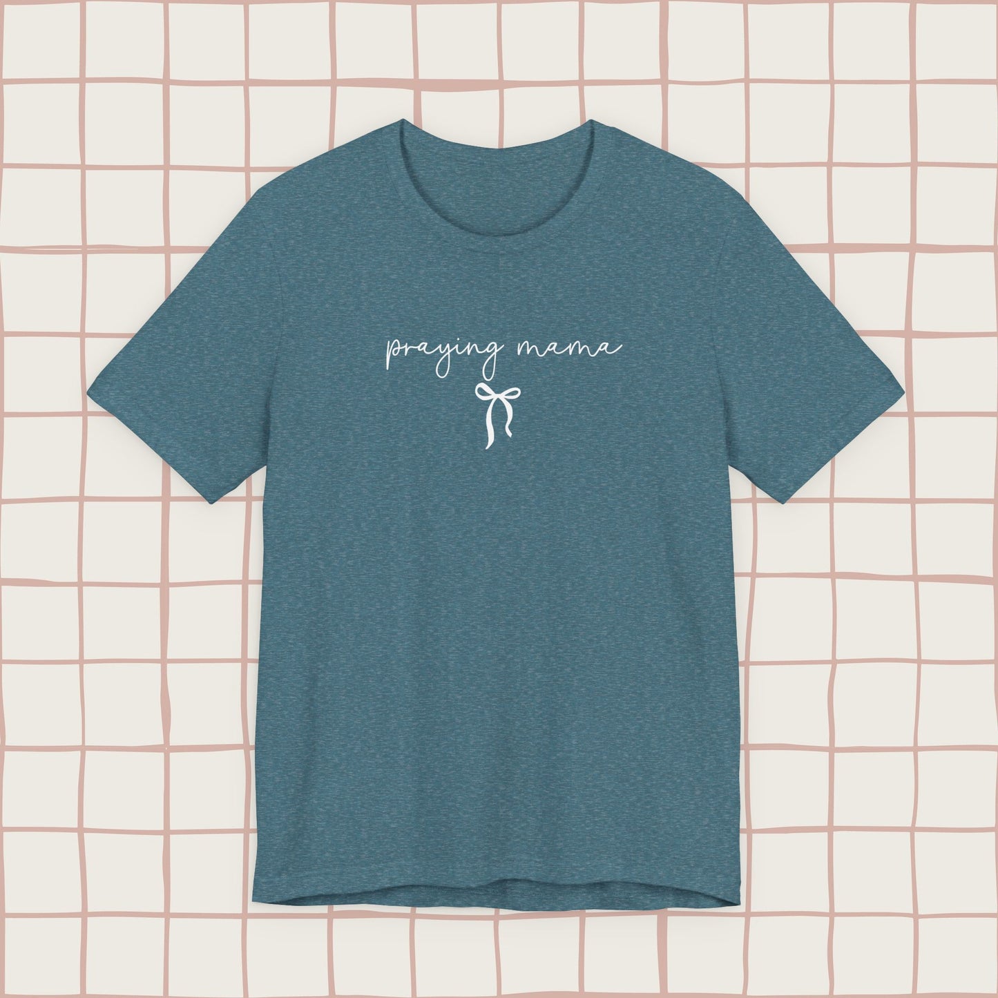 praying mama, tee ✨