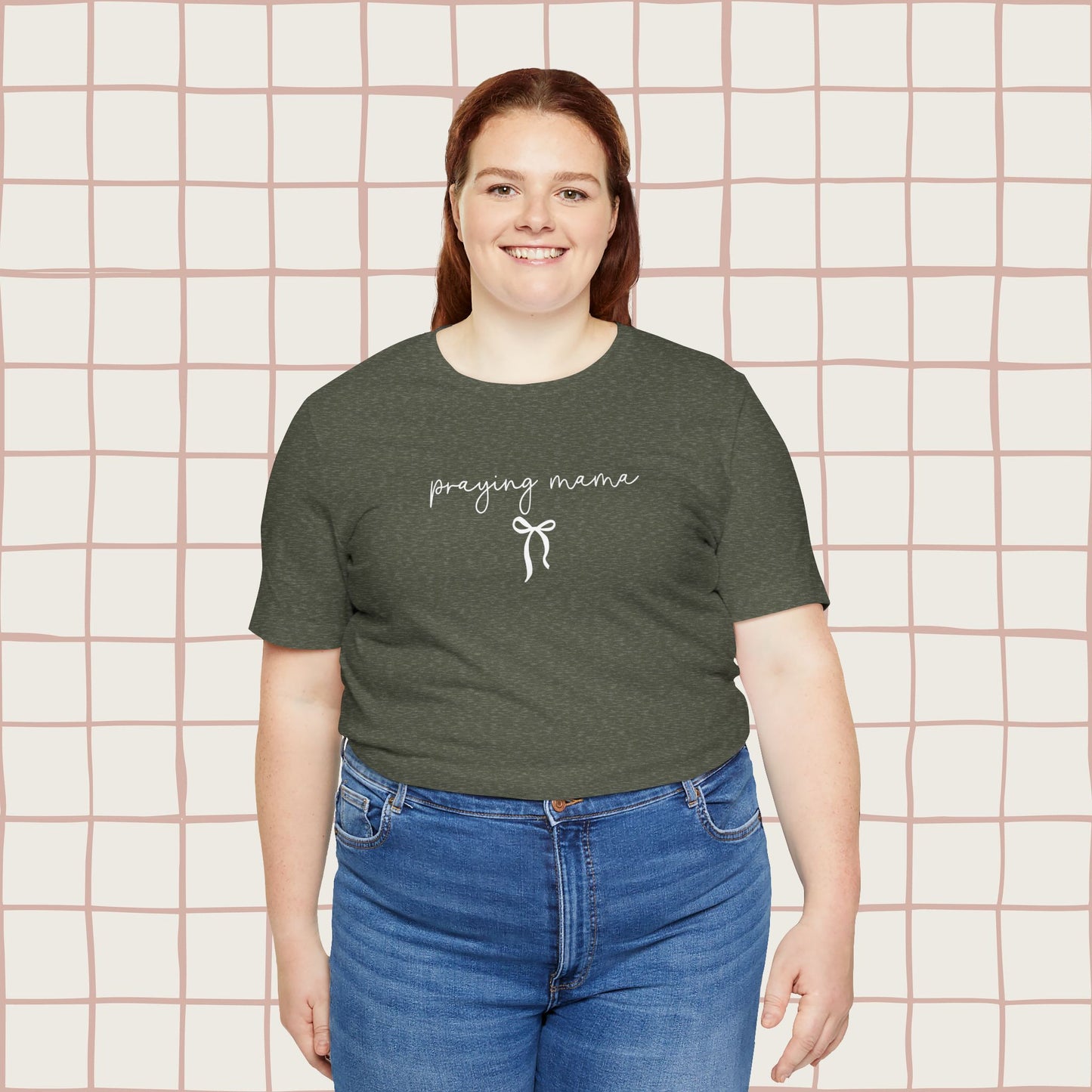 praying mama, tee ✨