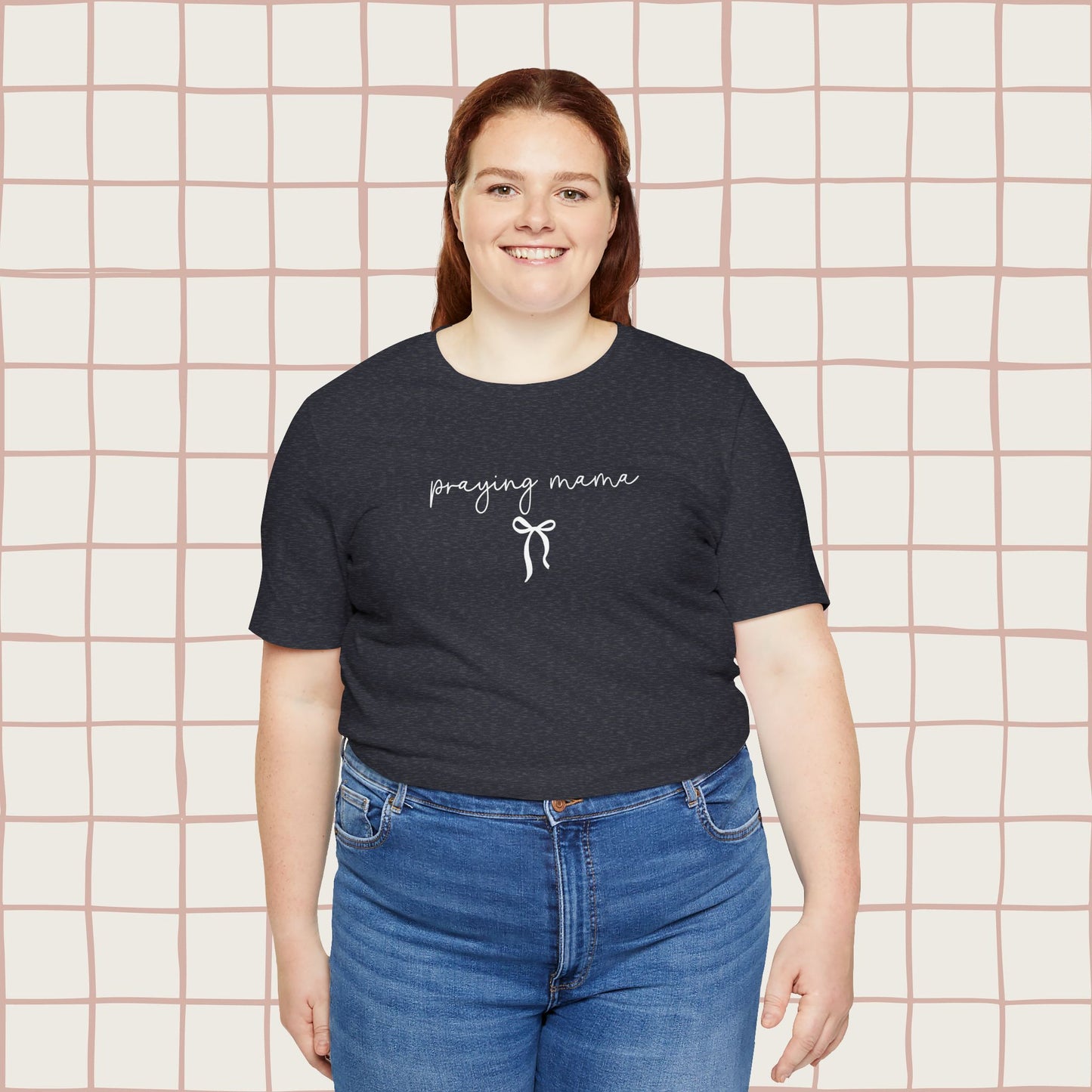 praying mama, tee ✨