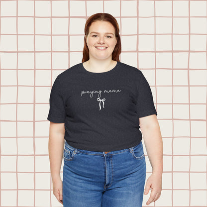 praying mama, tee ✨