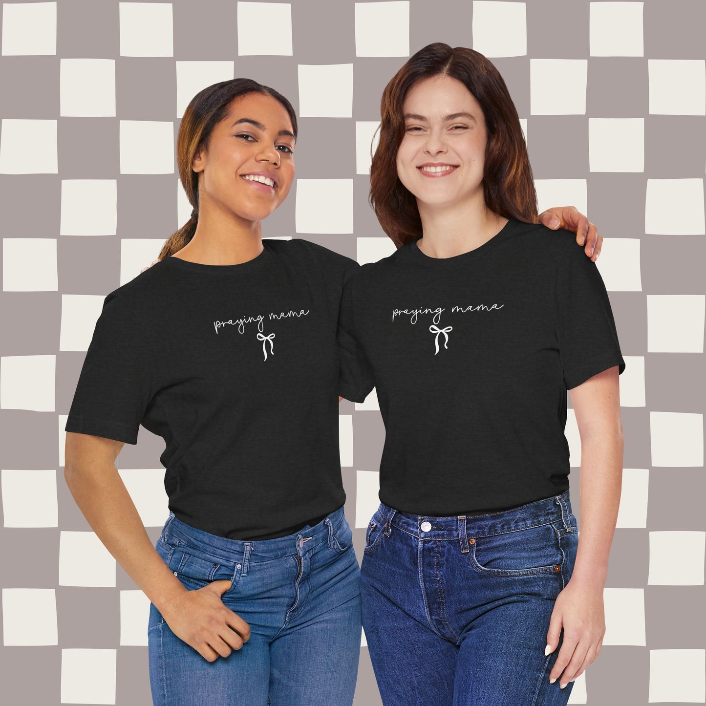 praying mama, tee ✨