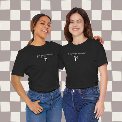 praying mama, tee ✨