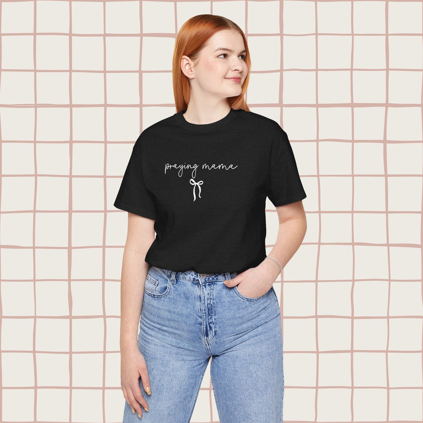 praying mama, tee ✨