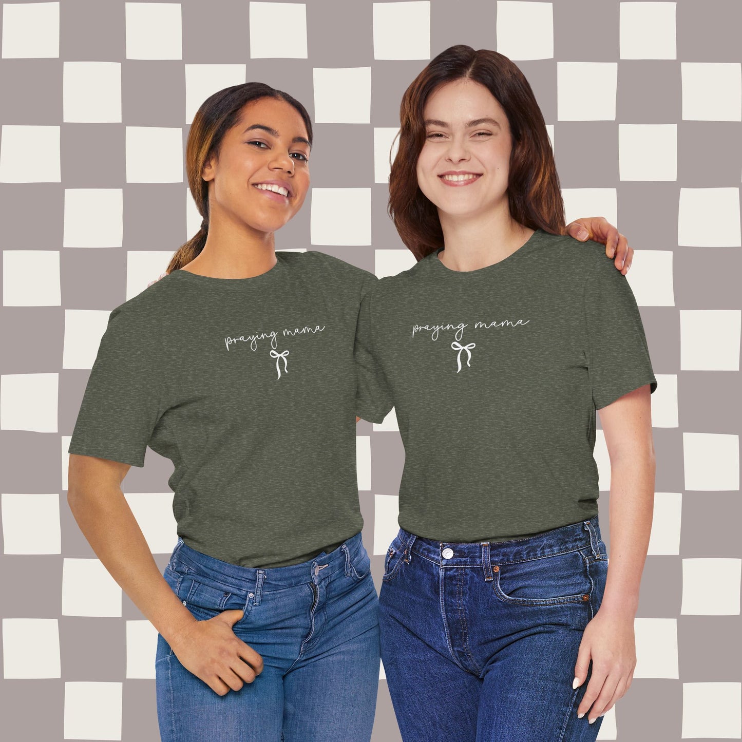 praying mama, tee ✨