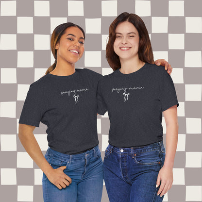 praying mama, tee ✨