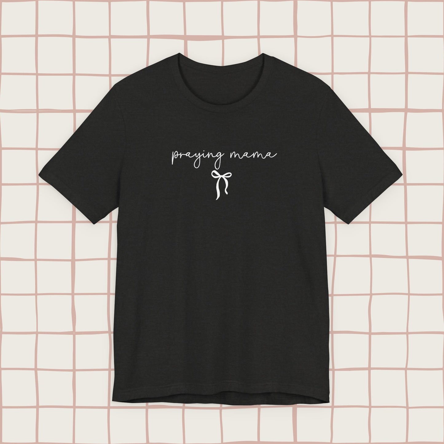 praying mama, tee ✨