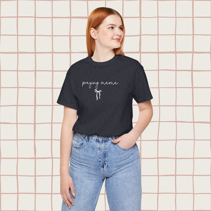 praying mama, tee ✨